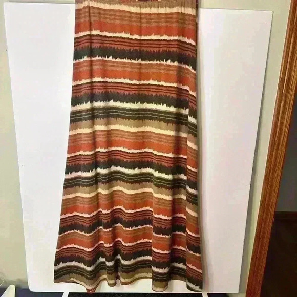 Roz & Ali A-Line Maxi Skirt. Small. Pull on. Aztec Pattern. EUC - Picture 3 of 9